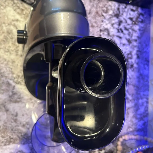 Jocuu Slow Masticating Juicer with slow/fast modes - Picture 2 of 4